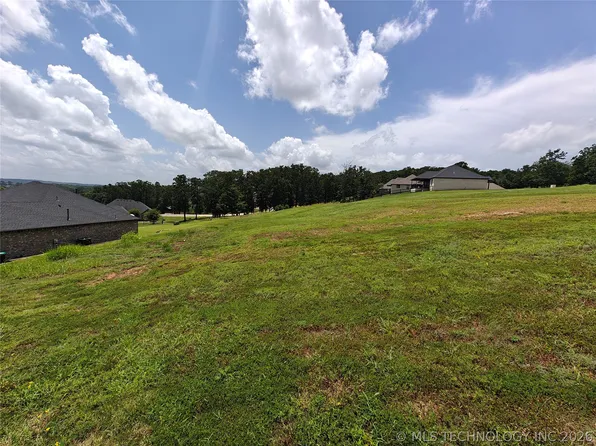 550 Woodlands Dr, Tahlequah, OK 74464