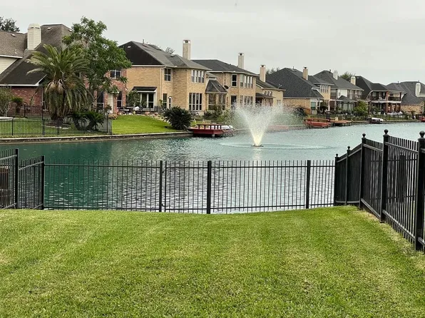 14207 Cairns Ct, Sugar Land, TX 77498