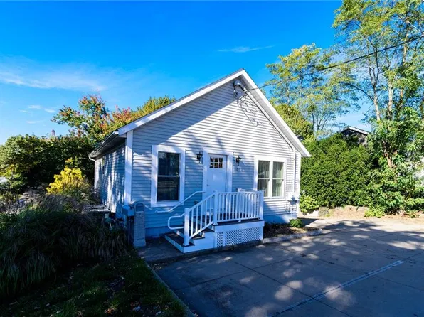 1107 Pontiac Ave, Cranston, RI 02920