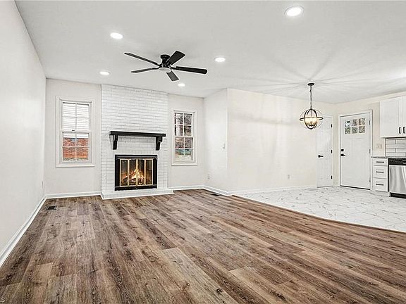 5th image of 4055 Village Pl