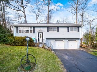 192 Old Pascack Rd, Pearl River, NY 10965