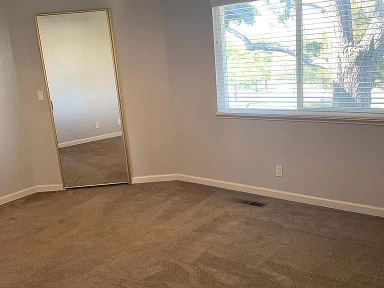 1443 Spring Valley Cmn — Photo 26