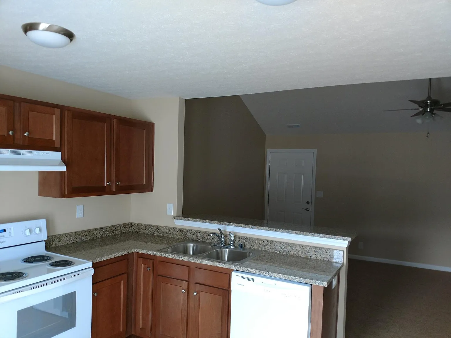 River Breeze South Apartments - 11311-303 — Photo 2