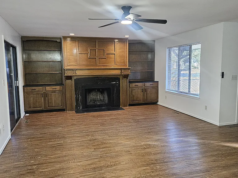 1500 E Tanglewood Rd — Photo 3