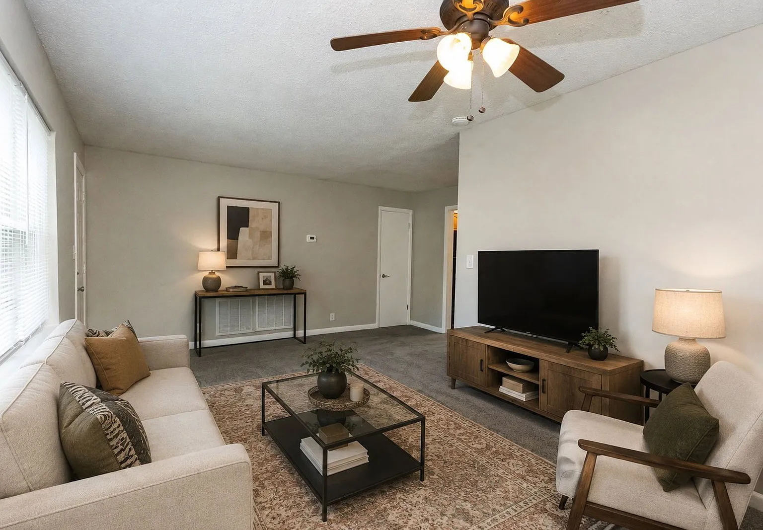 305 Sunrise Ln — Photo 2