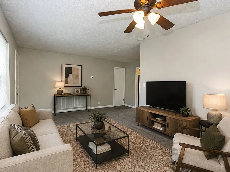 305 Sunrise Ln #B — Photo 1