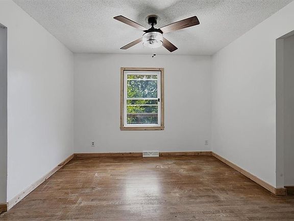 5th image of 843 S 76th St