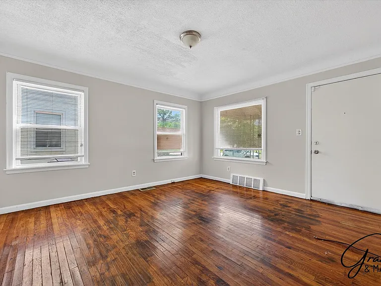 7466 W Pkwy — Photo 5