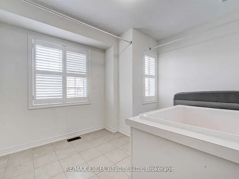 67 Alvin Curling Cres — Photo 21