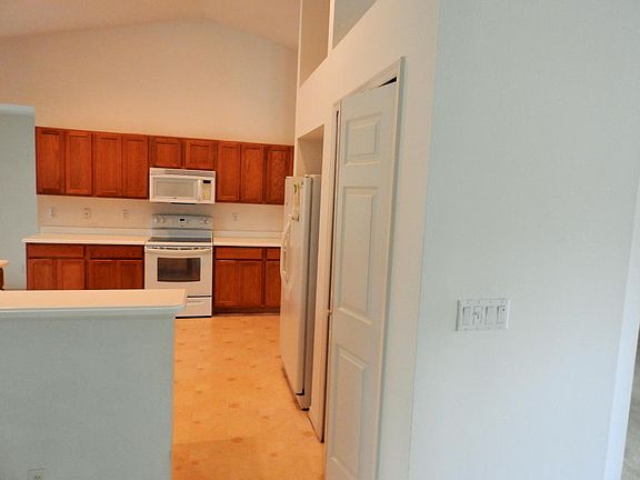5th image of 232 SW Elderberry Dr