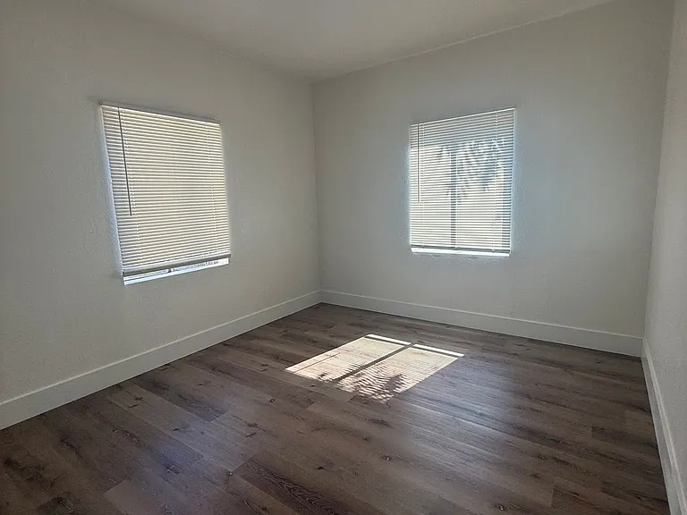 1149 E Pontiac Way — Photo 9