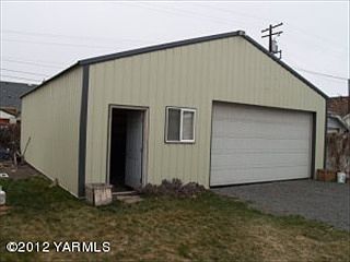 4th image of 610 S Wapato Ave