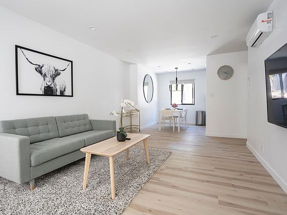 2nd image of 944 N San Vicente Blvd #3