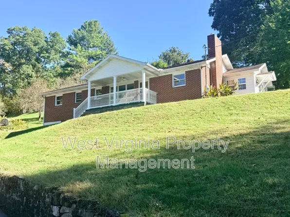 116 Johnson St, Hinton, WV 25951