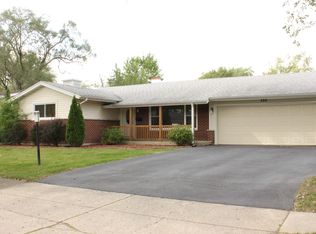 528 Dogwood Trl, Elk Grove Village, IL 60007