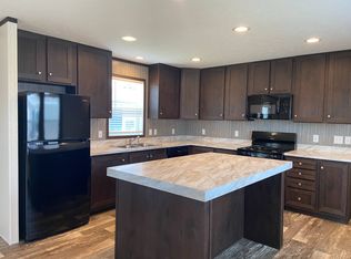 1040 Anna Ave, Auburn, IN 46706