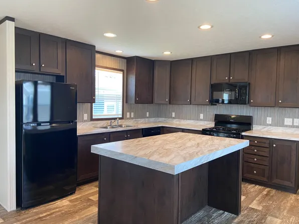 1040 Anna Ave, Auburn, IN 46706