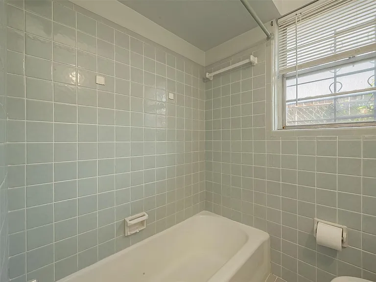 3426 Bradford St — Photo 36
