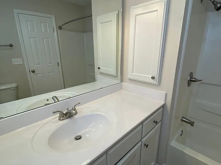 Meridian Park Apartments — Photo 328