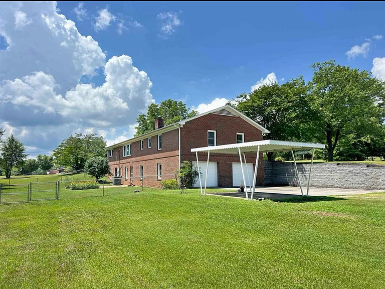 300 Asbury Dr — Photo 18
