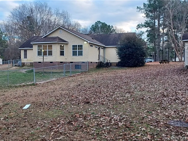 211 Sheffield Ct — Photo 27