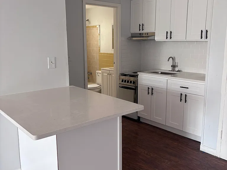 80 Taft Ave #3 — Photo 2