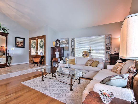 4th image of 143 Sprucemont Pl