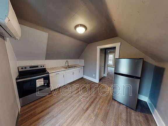 5th image of 210.5 E Walnut St