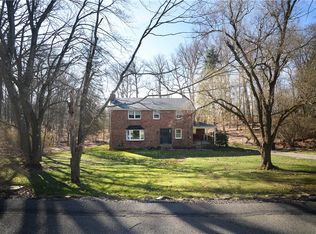 1525 Robertson Dr, Pittsburgh, PA