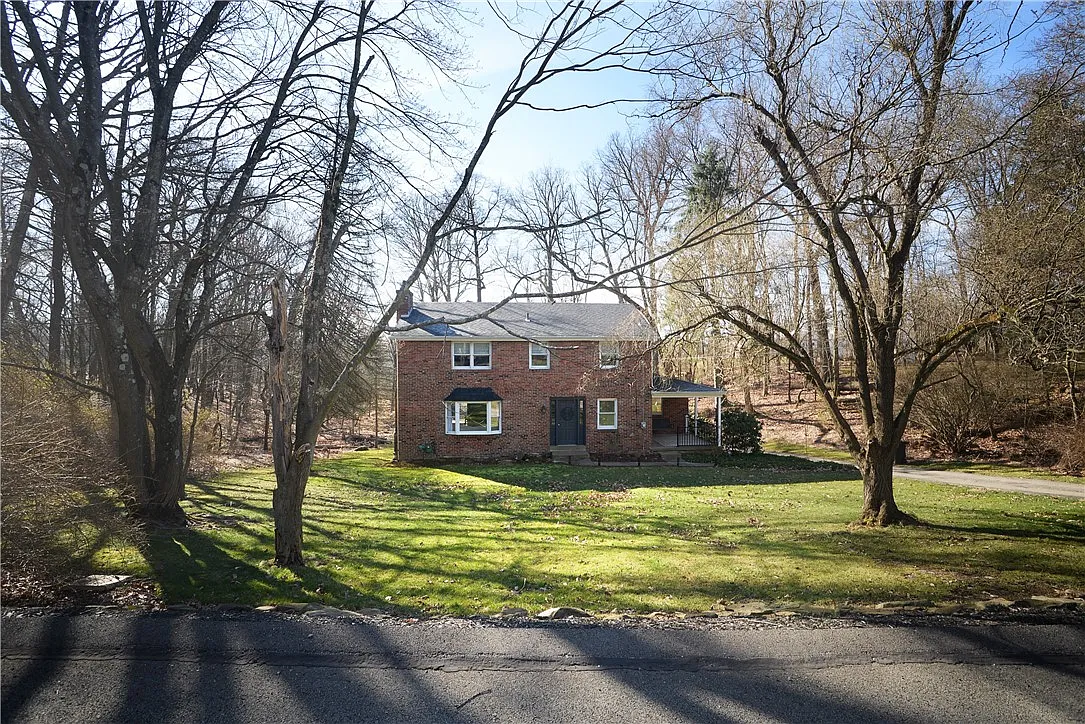 1525 Robertson Dr photo 1