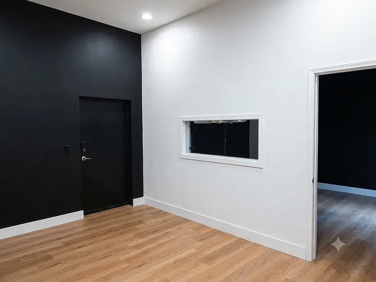 1008 2nd St #302 — Photo 5