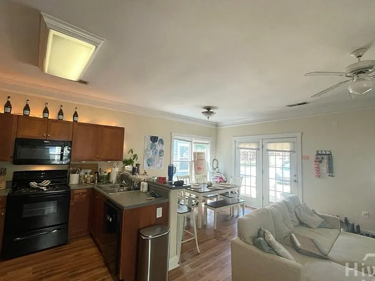 100 Davis St #11 — Photo 5