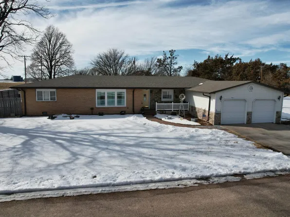 1011 Park St, Quinter, KS 67752