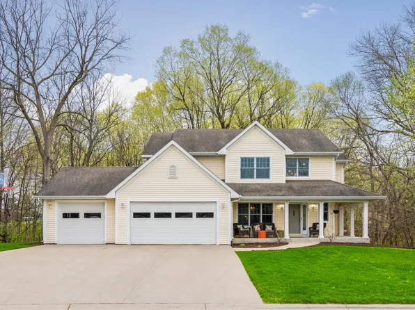 8469 Woodland Curv, Saint Bonifacius, MN 55375