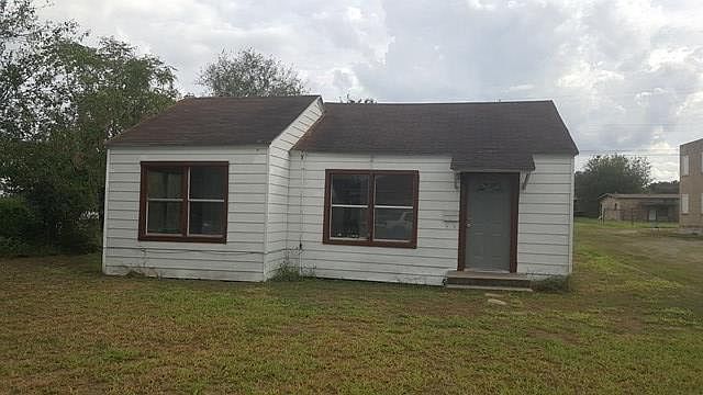 1st image of 615 E Huisache Ave