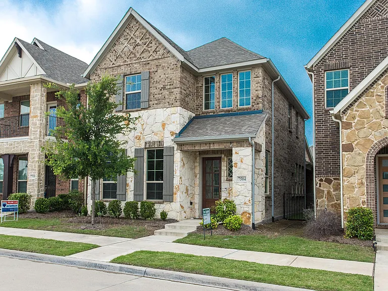 7504 Palisades Dr — Photo 1