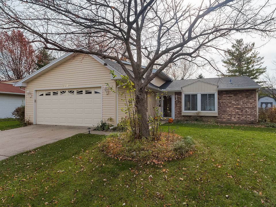1st image of 729 Country Ln N