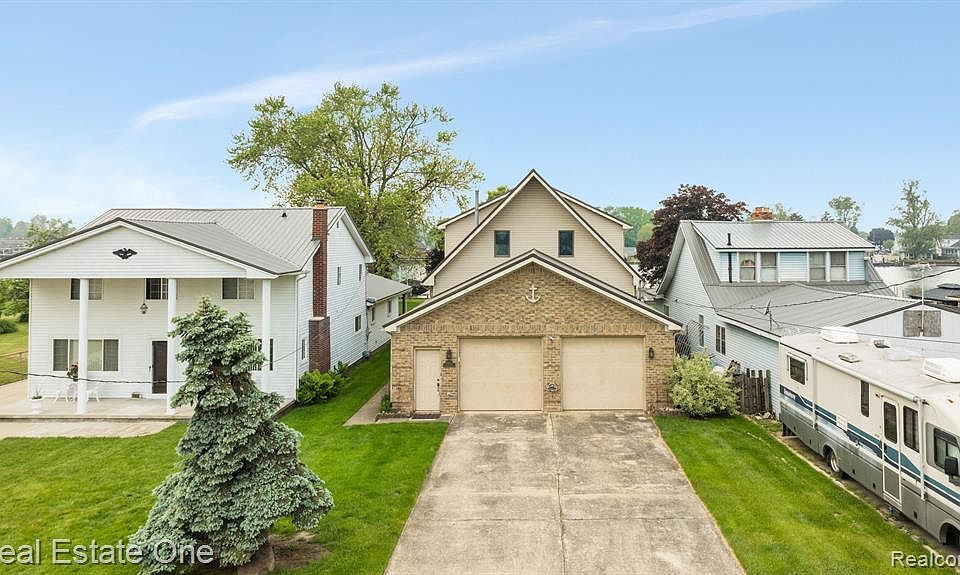 30850 Island Dr, Gibraltar, MI 48173 MLS 20240034190 Zillow