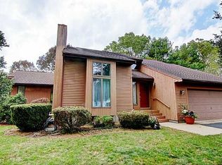 5 Douglas Dr, Cumberland, RI 02864