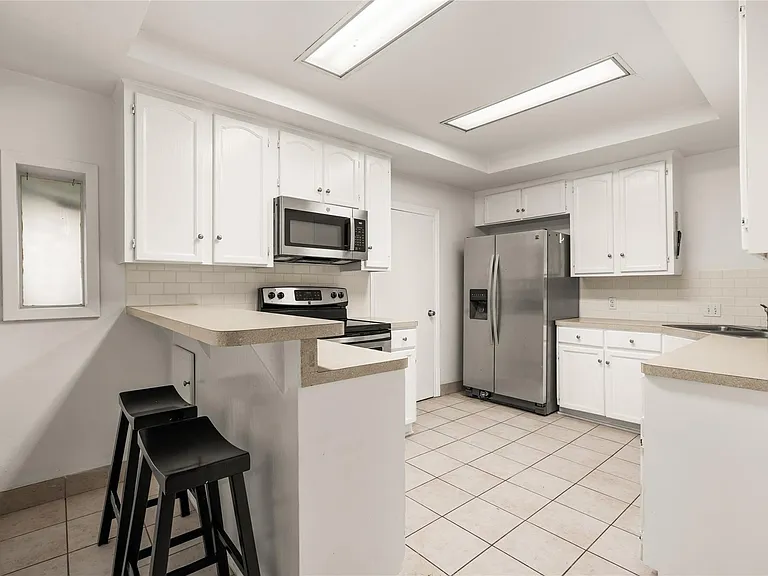 2202 W Main St — Photo 10