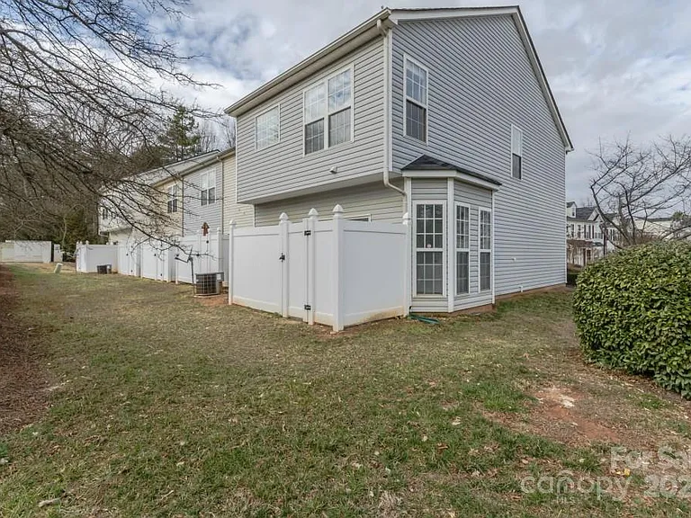 8805 Gerren Ct — Photo 2
