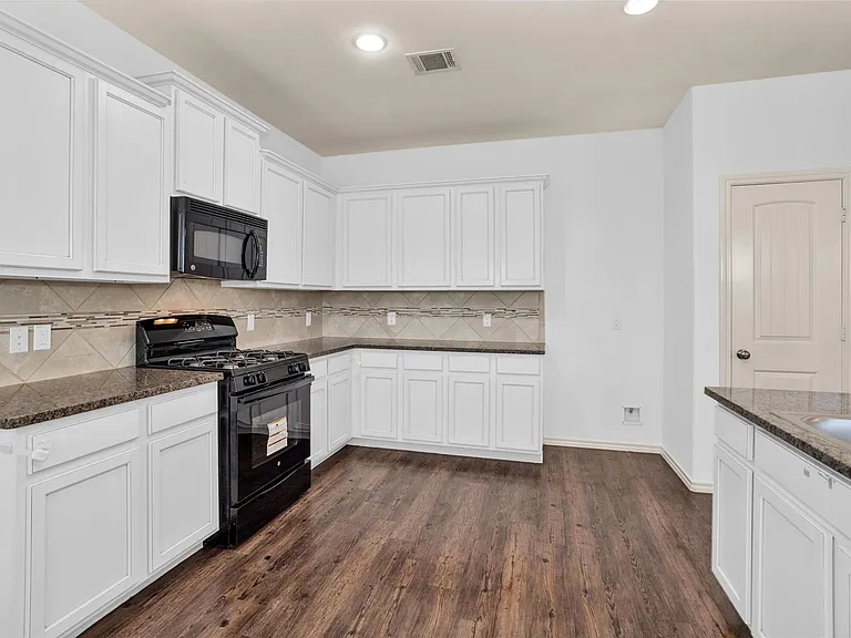 2730 Donellan Dr — Photo 12