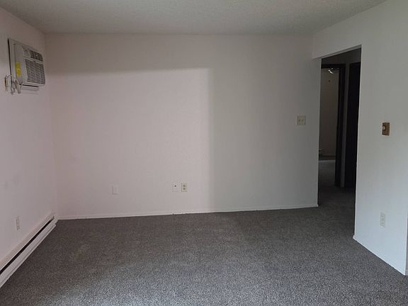 4th image of 1400 Pioneer Rd APT 12