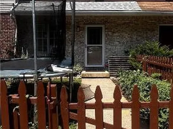 2821 Rhonda Ln, Allentown, PA 18103