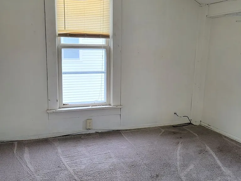 533 W Kinne St — Photo 18