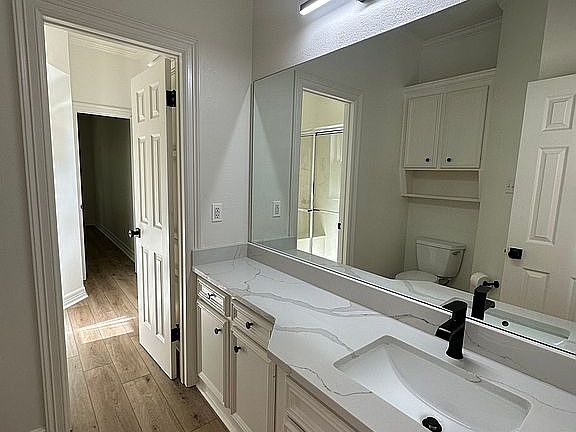 5th image of 306 Hilton Head Cir