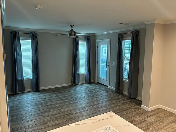 4th image of 1643 Fishermans St