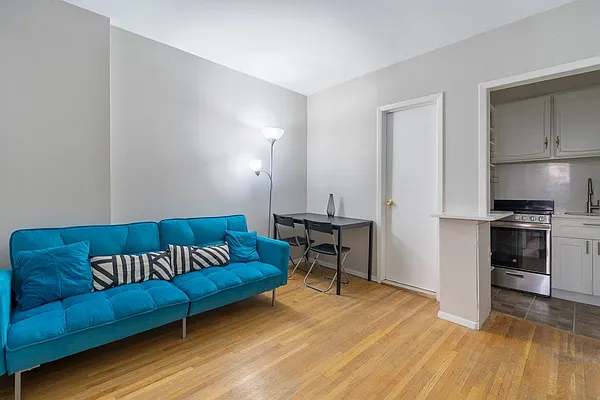 Rented by New York Casas Ltd. | media 9