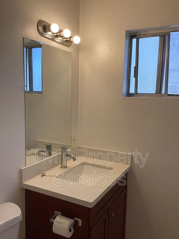 Studio, 1.0 bath, $1,000 — Photo 3