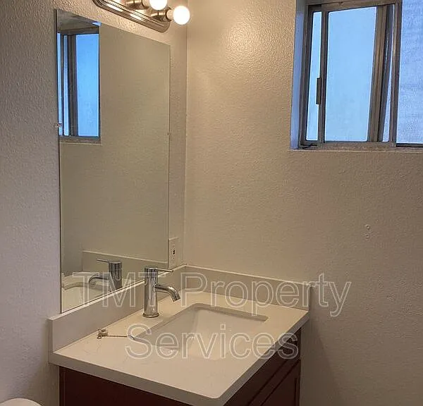 1816 F St #18 — Photo 3